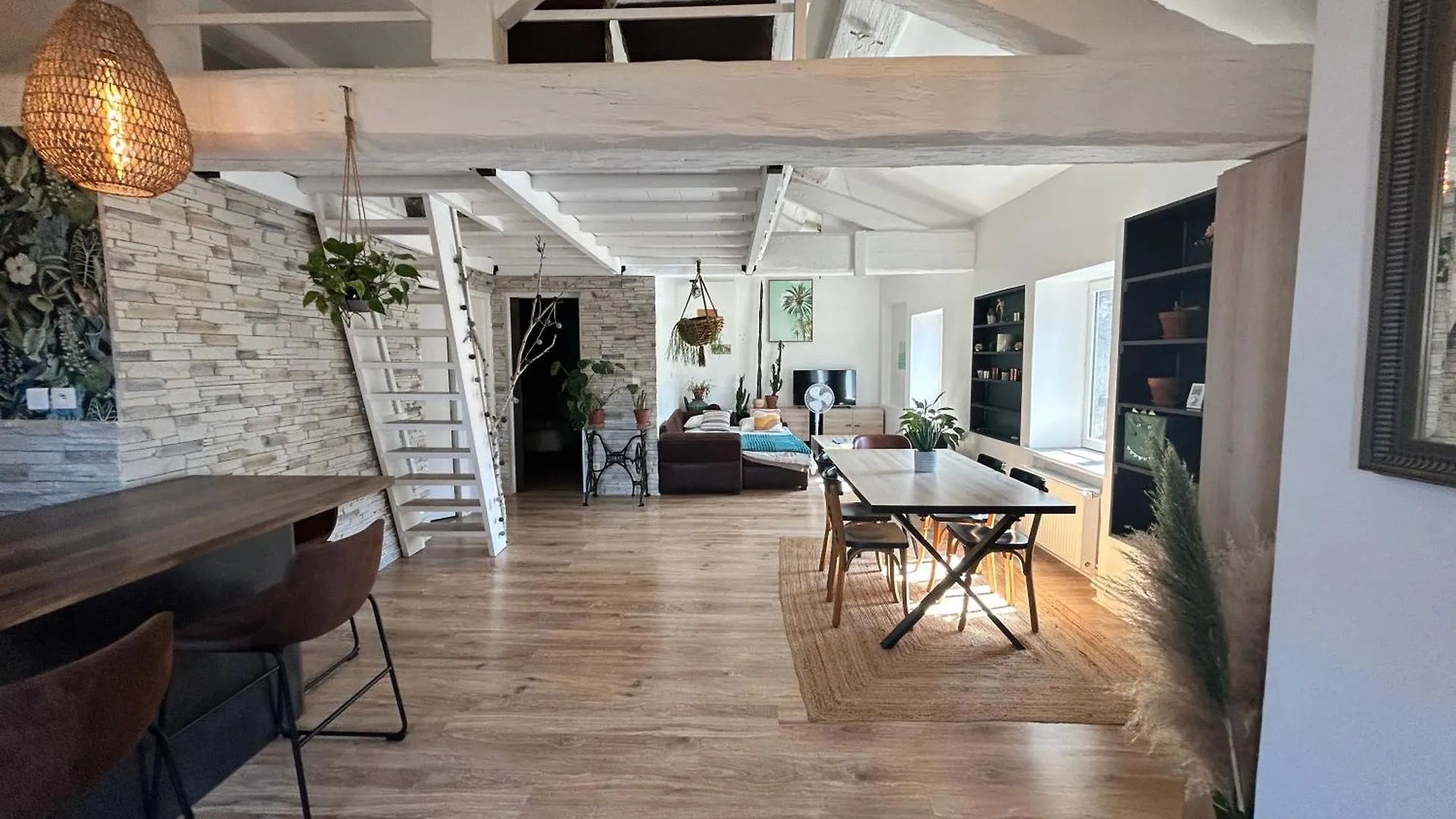 Appartement Le Nid Tropical Proche Gare à Villefranche-sur-Saône 0*,  France